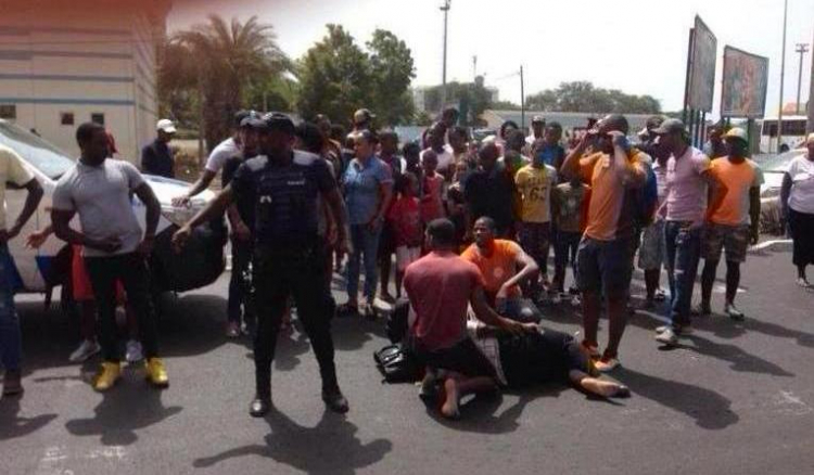 Viatura da PN bate numa senhora em cima da passagem de peões