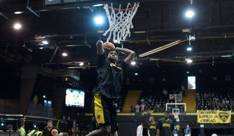 Cabo-verdiano faz história no basquetebol argentino