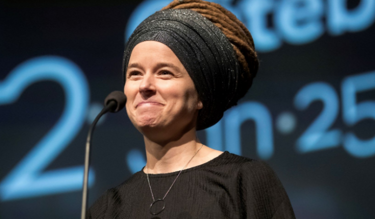 Preconceito? Ministra sueca criticada por usar rastas