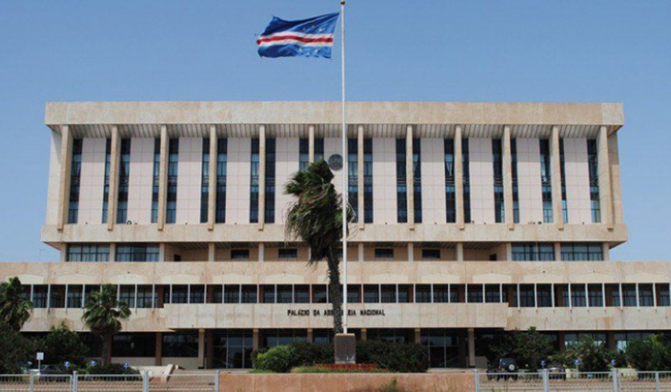 Parlamento. O natural e o sobrenatural, o real e o fantástico