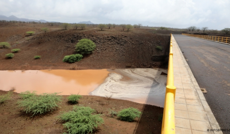 Barragem de Salineiro retém primeiras águas da chuva deste ano