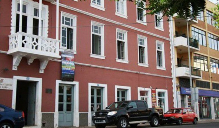 Ex-director financeiro do Banco da Cultura detido por burla qualificada