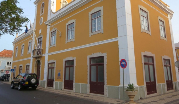É falso que contas da Câmara da Praia estejam bloqueadas