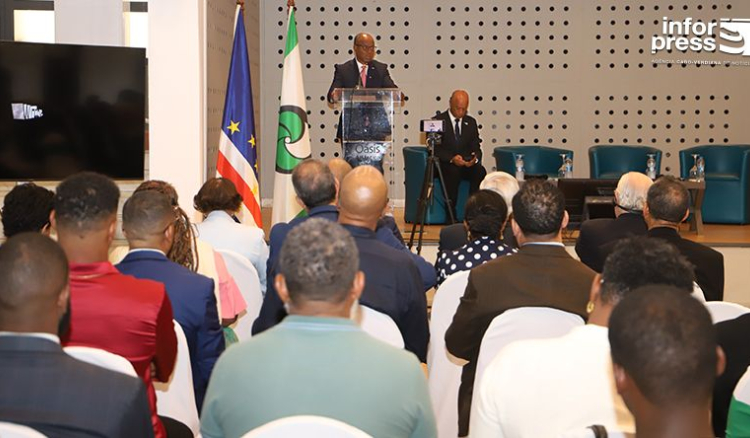 Ulisses defende reforço da democracia em conferência da IDC África