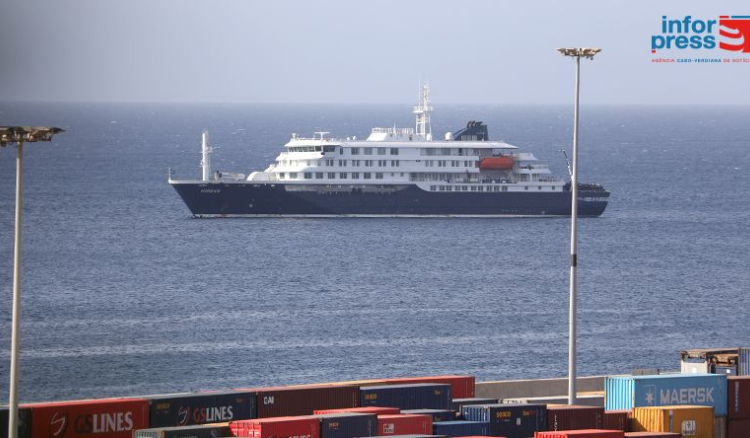 Hantavirus. Três pacientes do cruzeiro Hondius evacuados para Países Baixos, prepara-se agora a saida do navio das águas nacionais