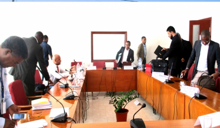 Guerra entre deputados do MpD e PAICV dita suspensão da audição da CPI sobre TACV