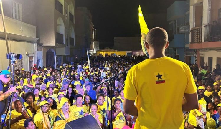 Mar de gente recebe líder do PAICV na Boa Vista
