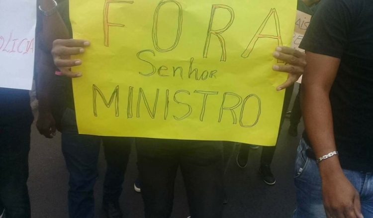 “O ministro prometeu demitir-se caso a greve acontecesse. Então que saia”