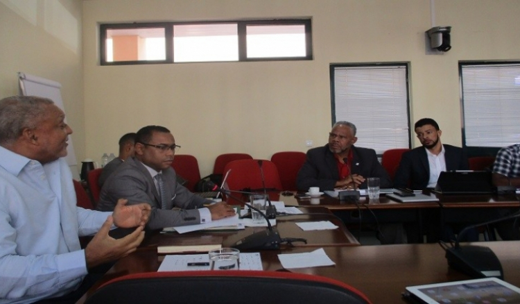 Maurício Santos. “Assistiu-se na TACV à maior destruição de valores feita numa empresa pública cabo-verdiana”.