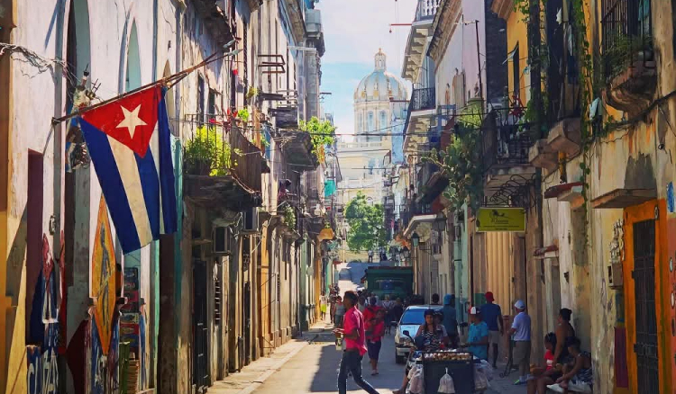 Congressistas dos EUA querem fim de bloqueio a Cuba e denunciam “política fracassada” de Trump