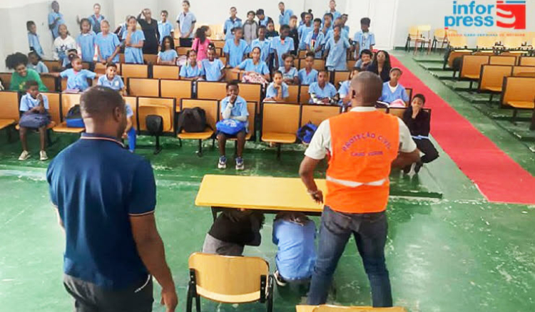 Brava: Proteção Civil ensina população escolar a enfrentar sismos
