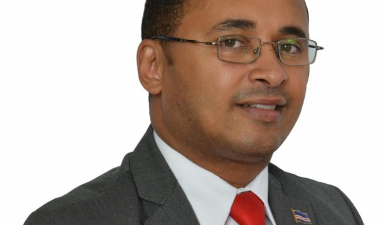 Polémica. Deputado diz que é contra casamento gay e está a ser “crucificado” nas redes sociais