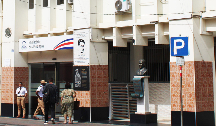 UASE assinou contrato ilegal com escritório de advogados de antigo primeiro-ministro