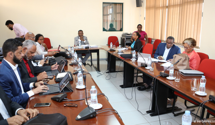 Governo nega qualquer interferência no concurso de transportes marítimos inter-ilhas