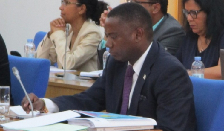 PAICV quer demissão já de Olavo Correia. MpD mantém confiança no vice-primeiro-ministro