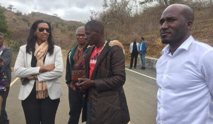 JHA num périplo por Santiago Norte. Mais trabalho, menos conversas