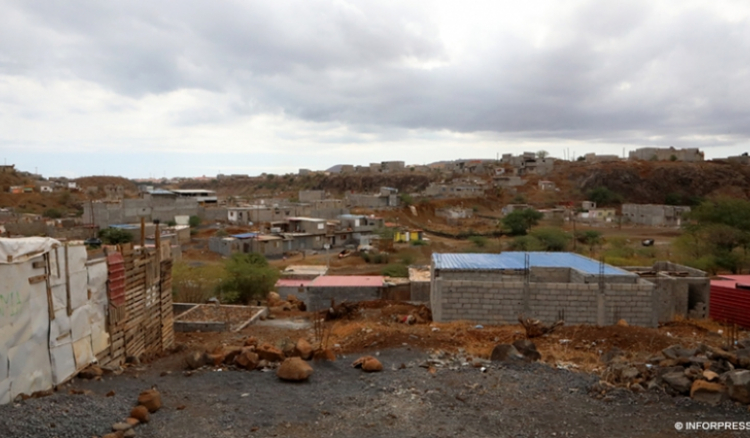 Chuvas. Bairros clandestinos da Praia clamam por intervenções urgentes