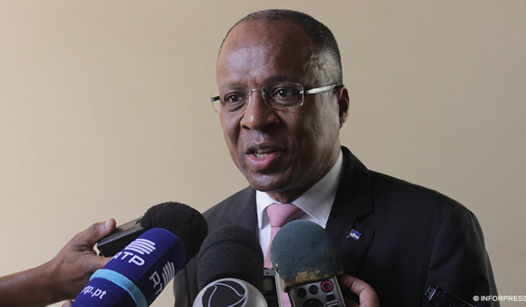 "Decisão de acabar com bancos de licença restrita não tem relação com Luanda Leaks"