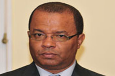 Arnaldo Silva atacado à porta de casa