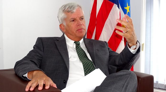 Embaixador dos EUA assegura que seu país não vai instalar nenhuma base militar em Cabo Verde