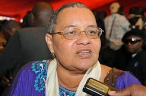 Iva Cabral aconselha Emanuel Barbosa a voltar às aulas