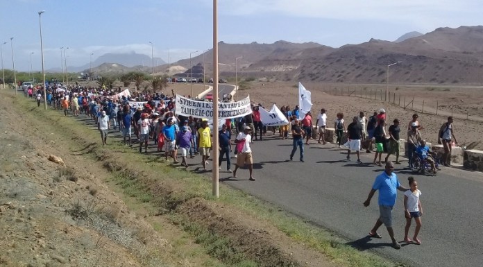 São Vicente promete formas mais duras de protesto para reposição de voos da TACV